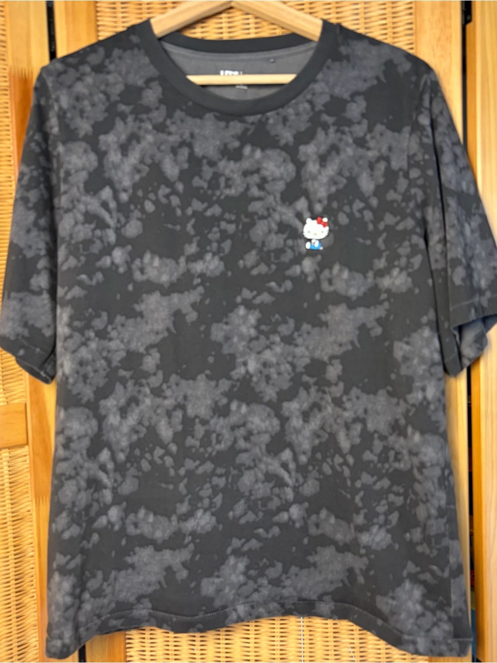 Hello Kitty 50th Anniversary Uniqlo Black and White Tee sz XL